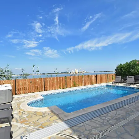 Luxury With Private Pool