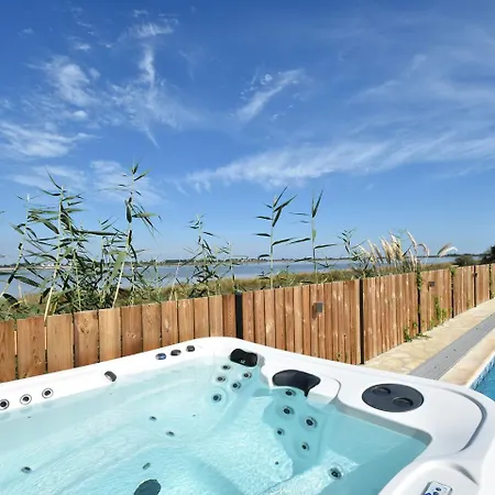 Luxury With Private Pool Hébergement de vacances Le Grau-du-Roi